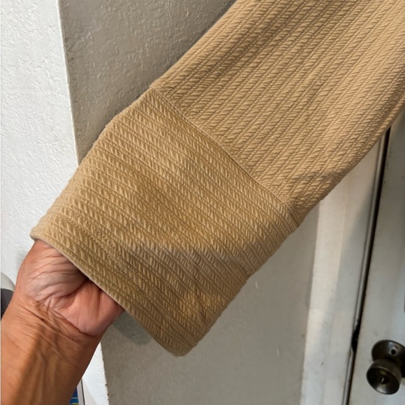 Tahari Sport NWT Knit Cowl Neck Long Sleeves Hi Lo Top - Picture 3 of 6